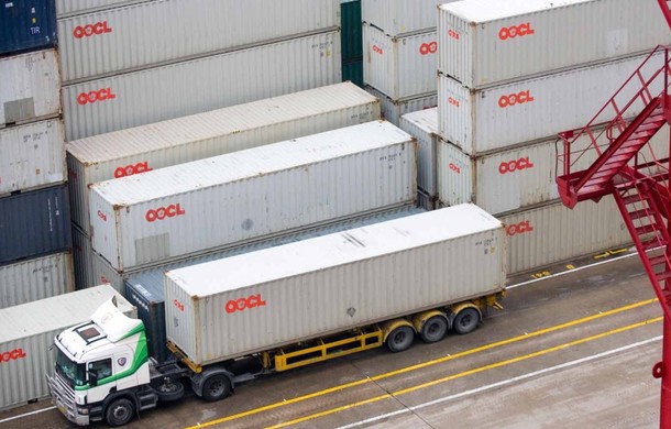 The change of charge for extra usage of OOCL line containers